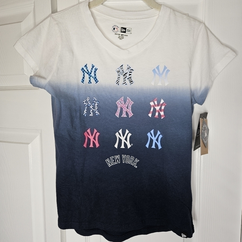 NWT New Era MLB blue dipdye Yankees vneck tshirt Girls size 10/12.